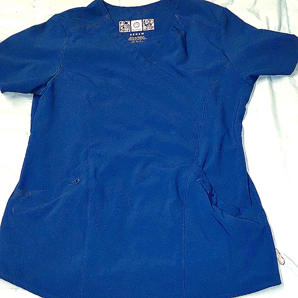 Caribbean Blue sm scrub top &bottom Wonder wink Renew looks like figs brand new - Picture 1 of 3